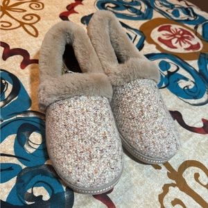 NWT Sketchers Memory Foam Slippers